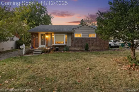 23885 Colchester St, Farmington, MI 48336