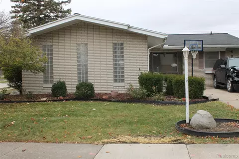 4986 Jackson St, Trenton, MI 48183