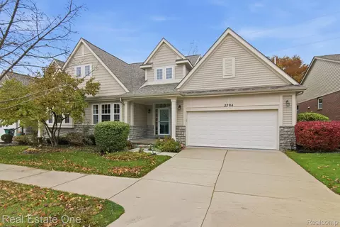 2294 Calibouge #31, Commerce, MI 48382