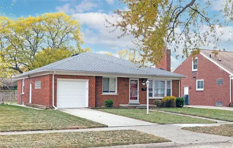 22130 Mauer St, Saint Clair Shores, MI 48080