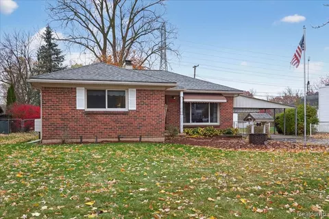 3653 Joslyn Rd, Lake Orion, MI 48359