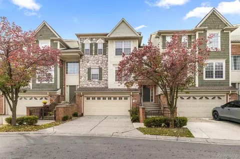 25 Bradford Ct, Dearborn, MI 48126