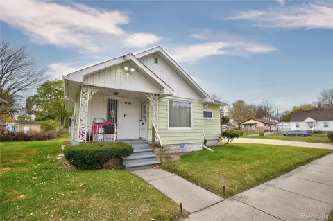 1110 Pingree Ave, Flint, MI 48503