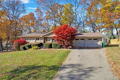 5955 Princess Ln, Independence, MI 48346