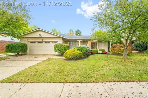 14898 Old Town Dr, Riverview, MI 48193