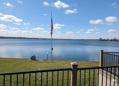 106 E Walled Lake Dr, Walled Lake, MI 48390