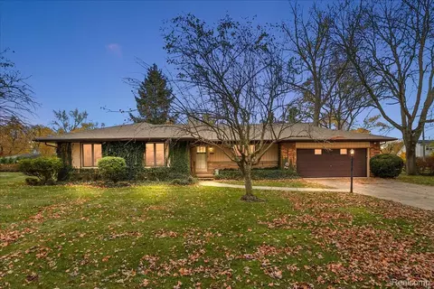 17455 Kinross Ave, Beverly Hills, MI 48025