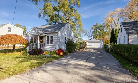 44084 Utica Rd, Utica, MI 48317
