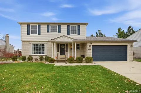 16974 Fitzgerald St, Livonia, MI 48154