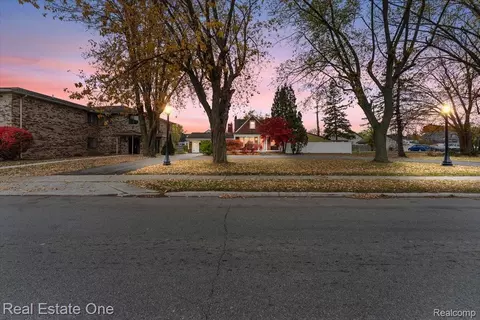 1353 Ford Ave, Wyandotte, MI 48192