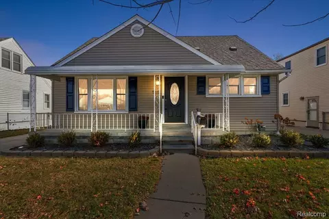 515 S Webik Ave, Clawson, MI 48017