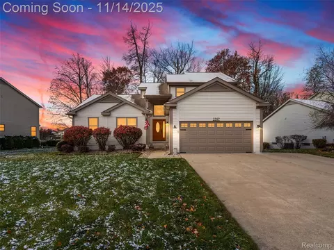 2397 Lorraina Ln, Hartland, MI 48353