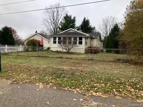 5215 Eastview Rd, Independence, MI 48346