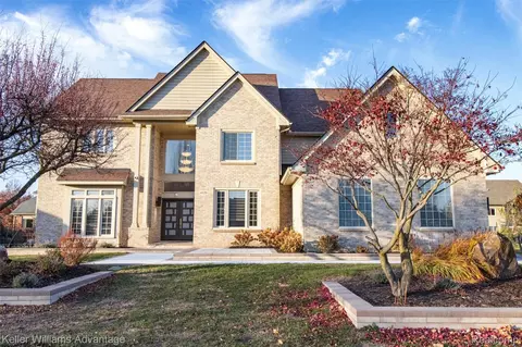 4656 Stoneview, West Bloomfield, MI 48322
