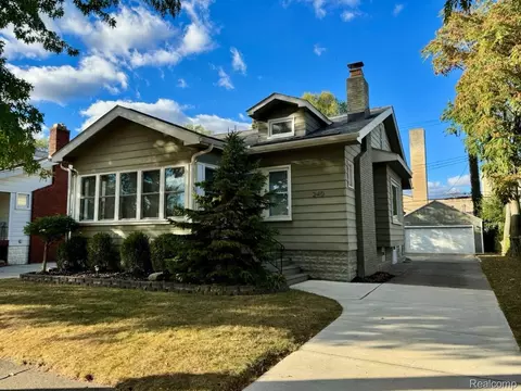 240 Pearson St N, Ferndale, MI 48220