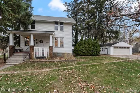 10750 Kenwood St, Oak Park, MI 48237