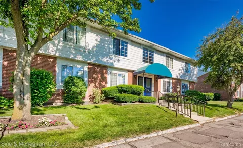 2442 Mulberry Sq #36, Bloomfield Hills, MI 48302