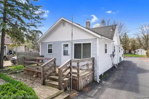 1238 S Genesee Rd, Burton, MI 48509