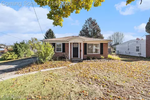 311 S Lemen St, Fenton, MI 48430
