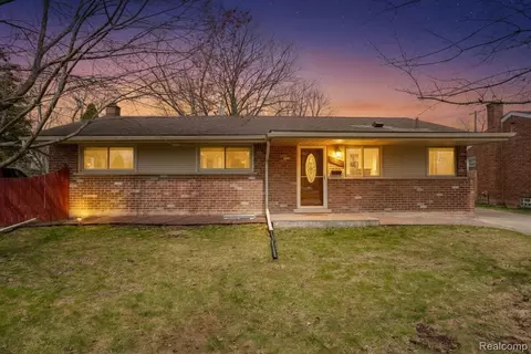 30267 Champine St, Saint Clair Shores, MI 48082