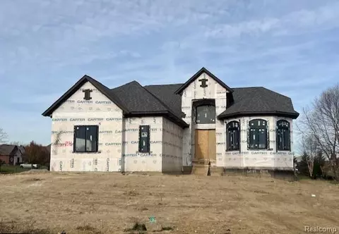 6489 Pond Dr, Washington, MI 48094