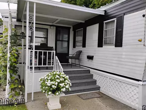 2099 Mary Ann, Troy, MI 48083