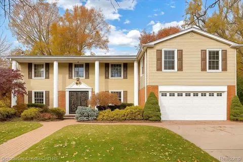 2154 Babcock Dr, Troy, MI 48084