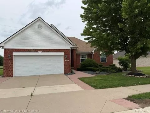 8261 Prestwick Ln, Washington, MI 48095