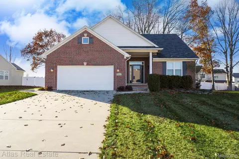 4400 Pebble Creek Blvd, Grand Blanc, MI 48439