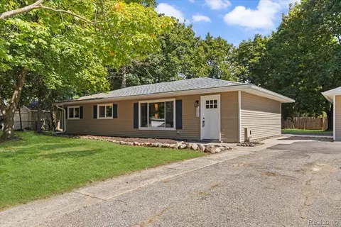 5698 Everest Dr, Independence, MI 48346