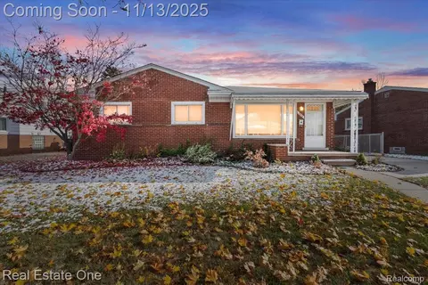 3813 Syckelmoore St, Trenton, MI 48183
