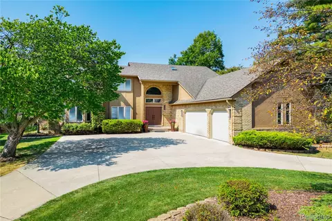 29462 E River Rd, Grosse Ile, MI 48138