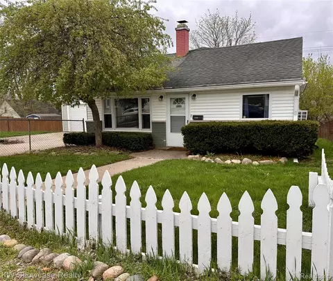 1125 E Commerce St, Milford, MI 48381