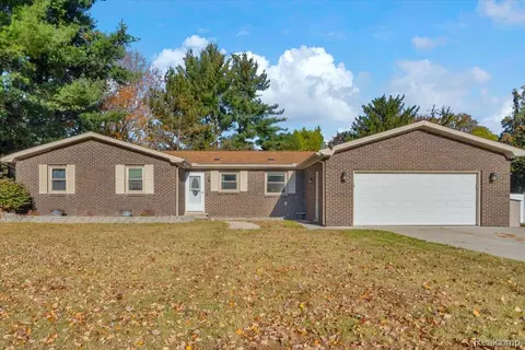 4608 Huntington Dr, Port Huron, MI 48060