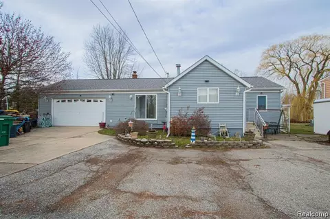 29401 Wand Dr, Chesterfield, MI 48047