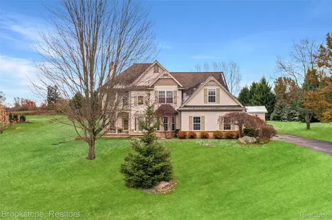 7796 Fountain Hills Ln, Springfield, MI 48350