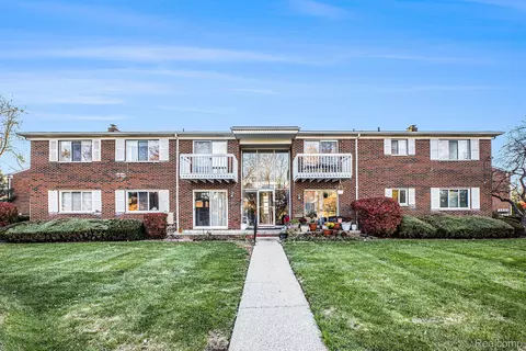 42743 Sheldon Pl #119, Clinton Township, MI 48038