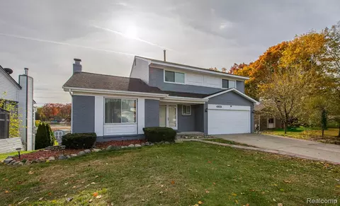 4851 Shoreline Blvd, Waterford, MI 48329