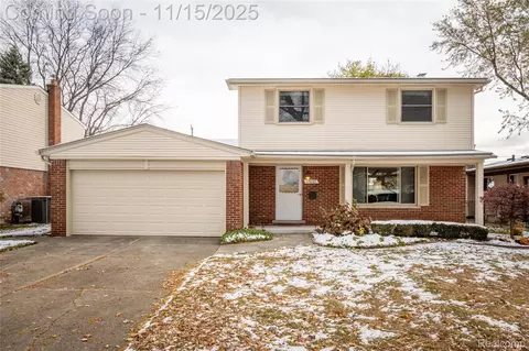 35692 Electra Dr, Sterling Heights, MI 48312