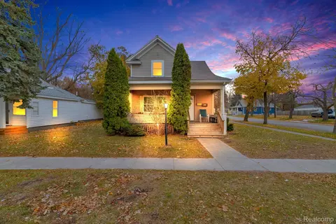 1103 White St, Port Huron, MI 48060