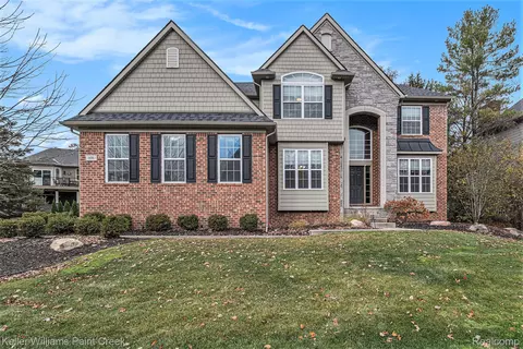 108 Greenan Ln, Orion, MI 48362