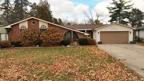 206 Wellington Cres, Mount Clemens, MI 48043