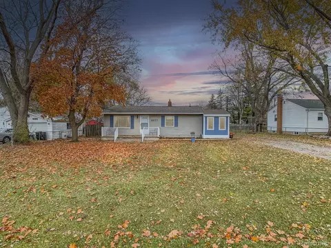6077 Crown Pt, Flint, MI 48506