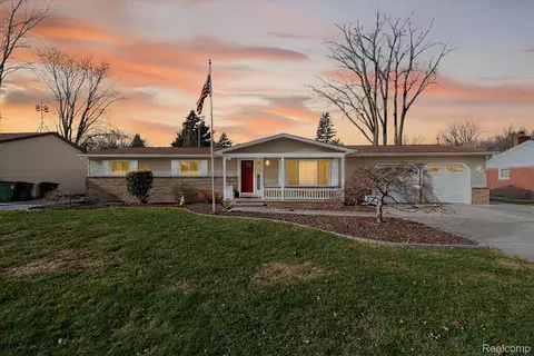 47501 Nita Dr, Shelby Township, MI 48317