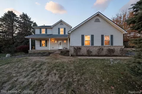 13477 Wingate Ln, Green Oak, MI 48116