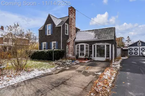 108 Washington St, Holly, MI 48442