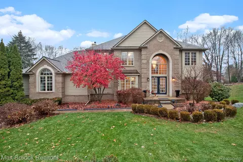 1882 Bay Mt Ln, Commerce, MI 48382