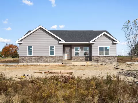 8555 Emerald Ln, Almont, MI 48003