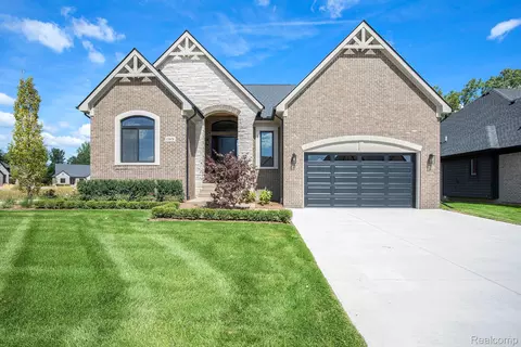 13851 Arthur Ct, Washington, MI 48094