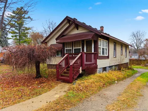 42 Pingree Ave, Pontiac, MI 48342